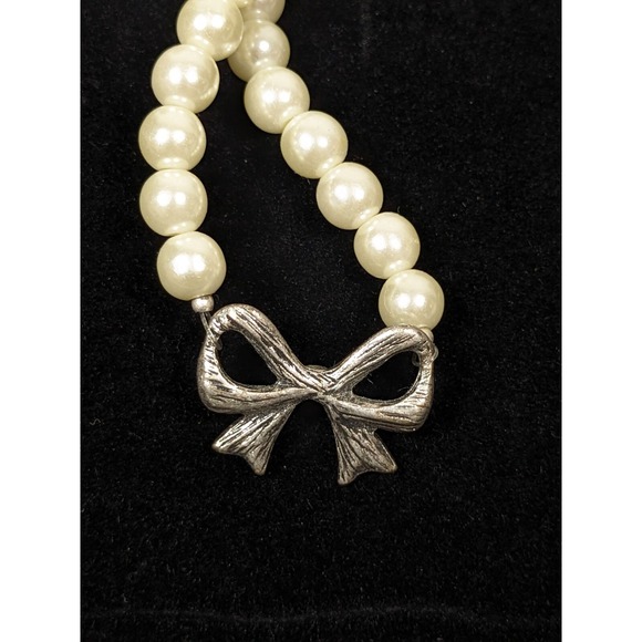 American Eagle AEO Faux Pearl Ribbon Bow Rhinestone Toggle Bracelet 7 inch - Picture 7 of 8